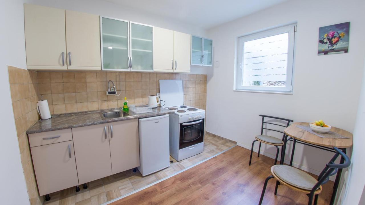 Cozy Corner Near Old Town Apartment Mostar Bagian luar foto
