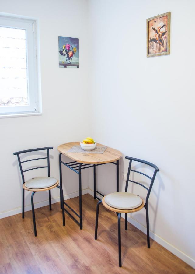 Cozy Corner Near Old Town Apartment Mostar Bagian luar foto